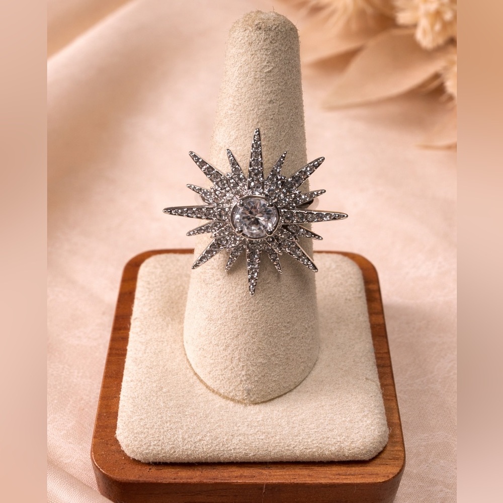 Silver Tone Starburst Cocktail Ring Clear Rhinestones Celestial Sunburst Size 7